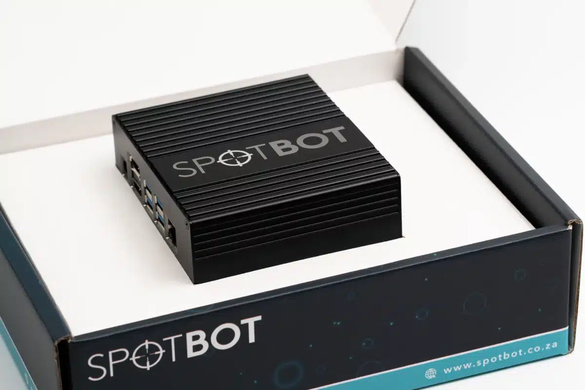 Die SpotBot-toestel in sy boks